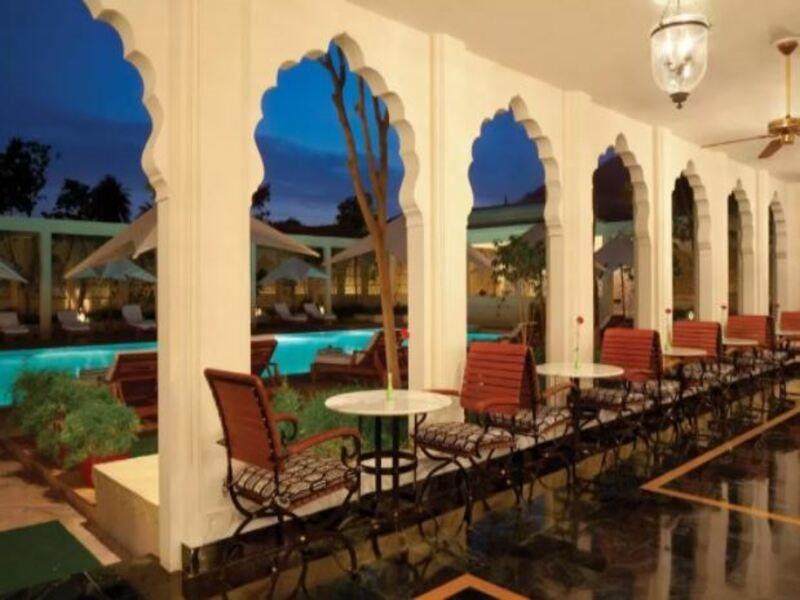 트라이던트 자이푸르 호텔 외부 사진 The pool at the Taj Bengal