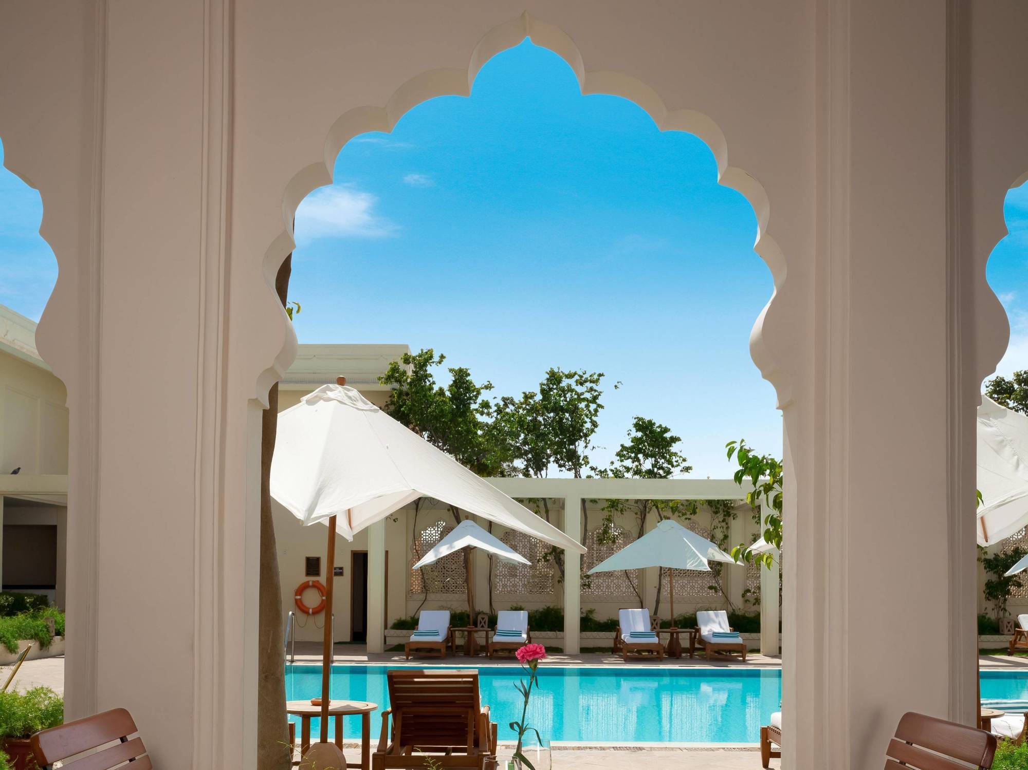 트라이던트 자이푸르 호텔 외부 사진 The pool at the Taj Bengal